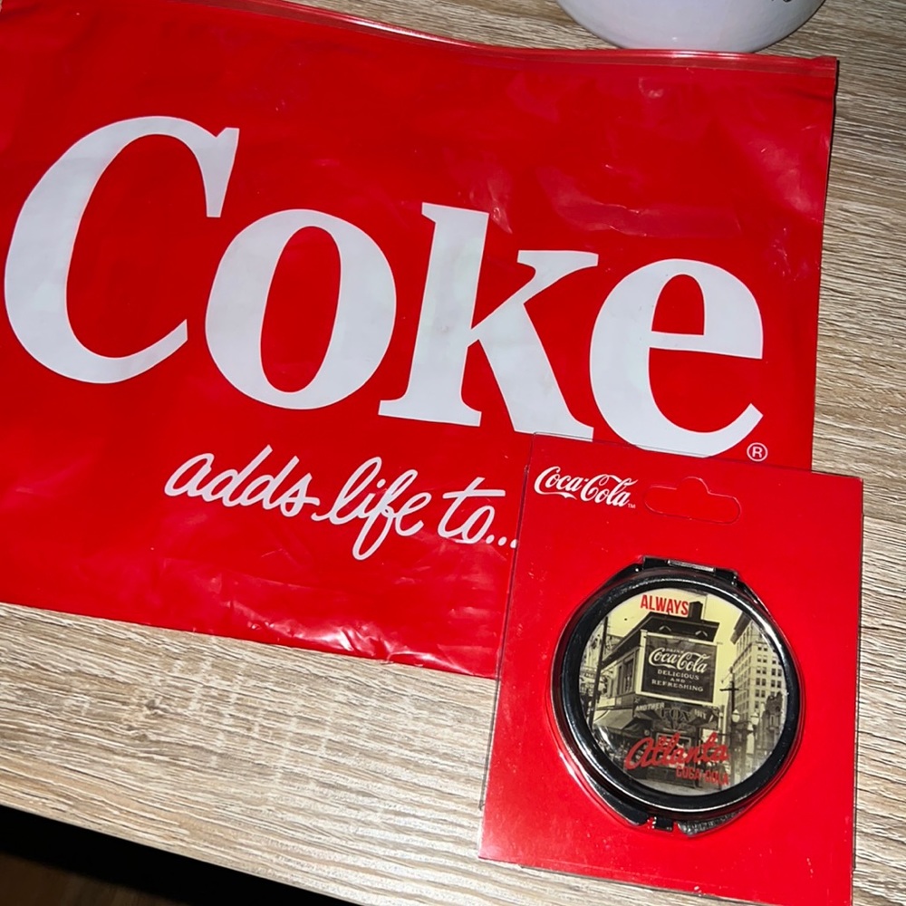 World of coca-cola Atlanta ga cole compact mirror metal new in surprise bag